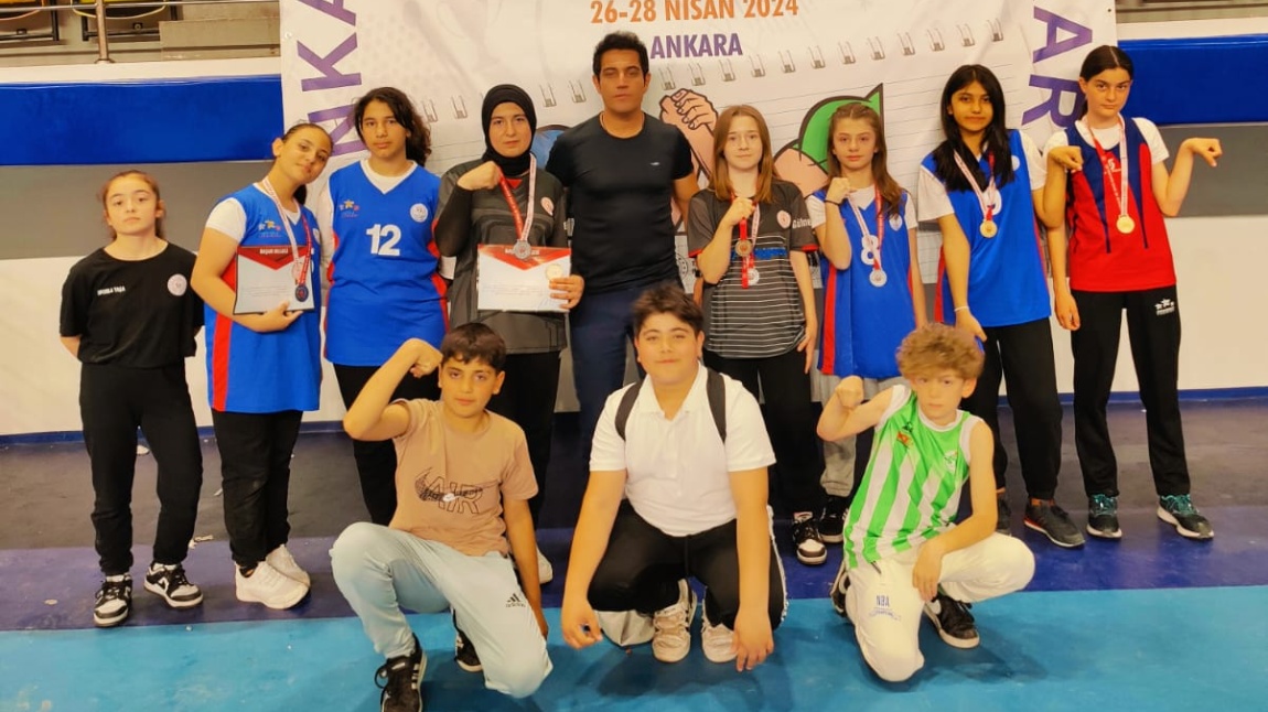 Okulumuzun Bileği bükülmüyor. Türkiye şampiyonası finallerinde Bir altın,6 gümüş ve bir bronz madalya kazandık.